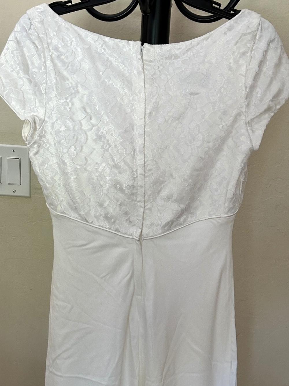 Jessica McClintock White Gown – Timeless Elegance - Picture 4 of 11